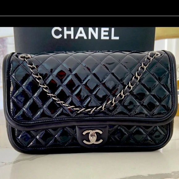 Classic Twist Chanel Bag - Picture 1 of 8